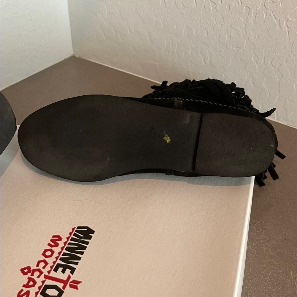 Minnetonka 3 tier black suede fringe boot - Picture 12 of 12